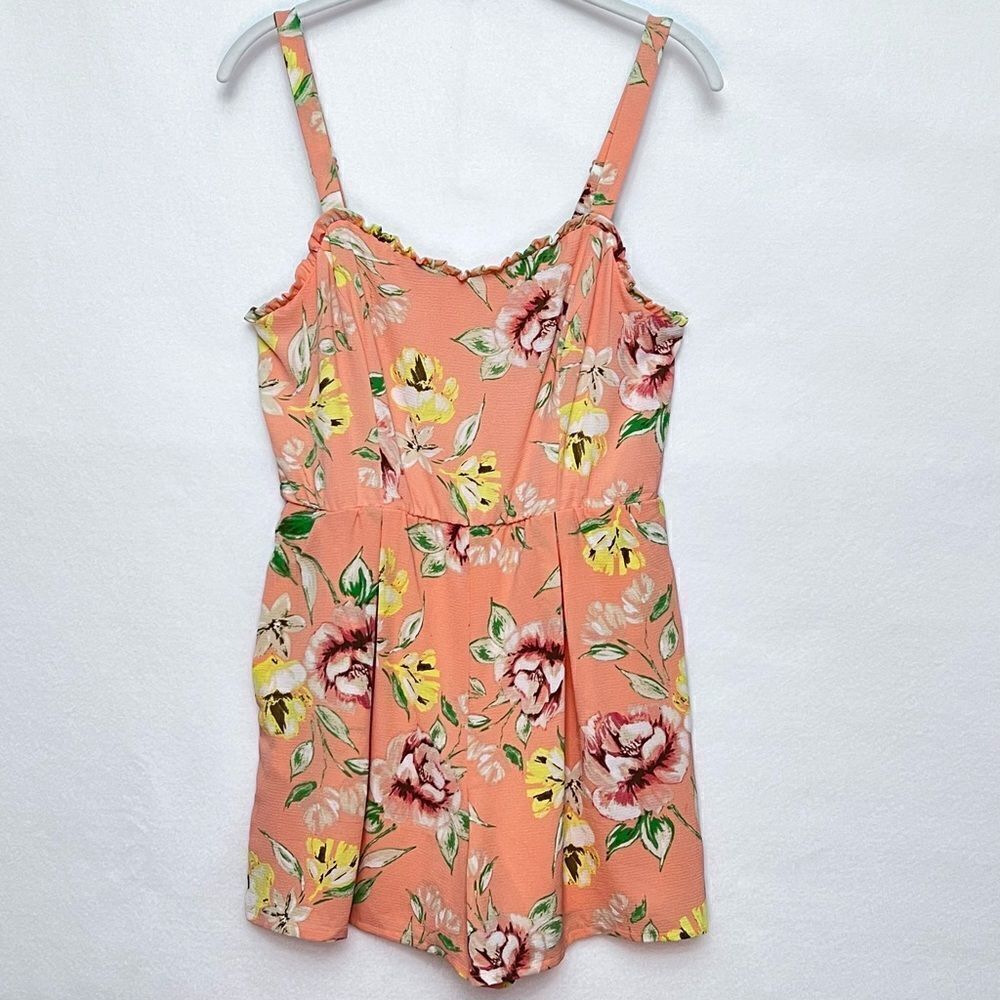 Dillard’s Love & Piece Collective Peach Floral Romper with Pockets Size M